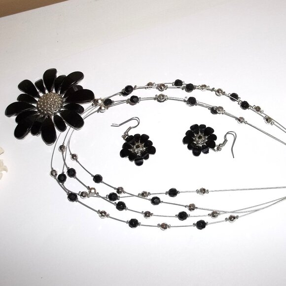 Black and Silver Flower Necklace and Earrings Set Woman Coordinating Set E11 - Picture 4 of 6